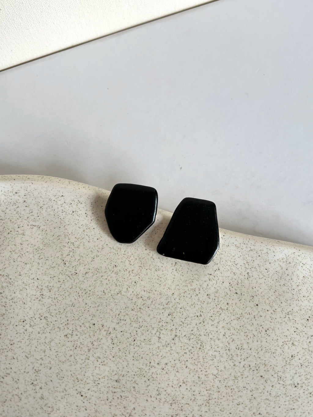 Boucles d'oreilles Amorfo noir