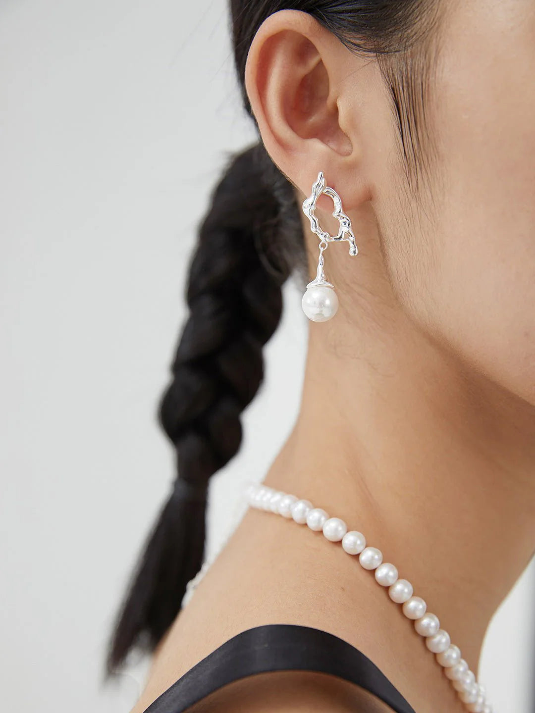 Tidebound Pearl Earrings